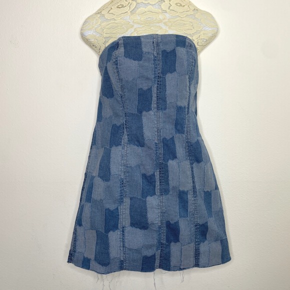 Wild Fable Patchwork Denim Dress Womens Size M Blue Strapless Mini Raw Hem - Picture 2 of 9